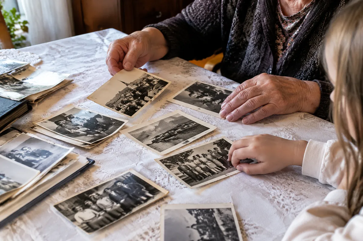 50 igara pamćenja sa starim fotografijama i predmetima.